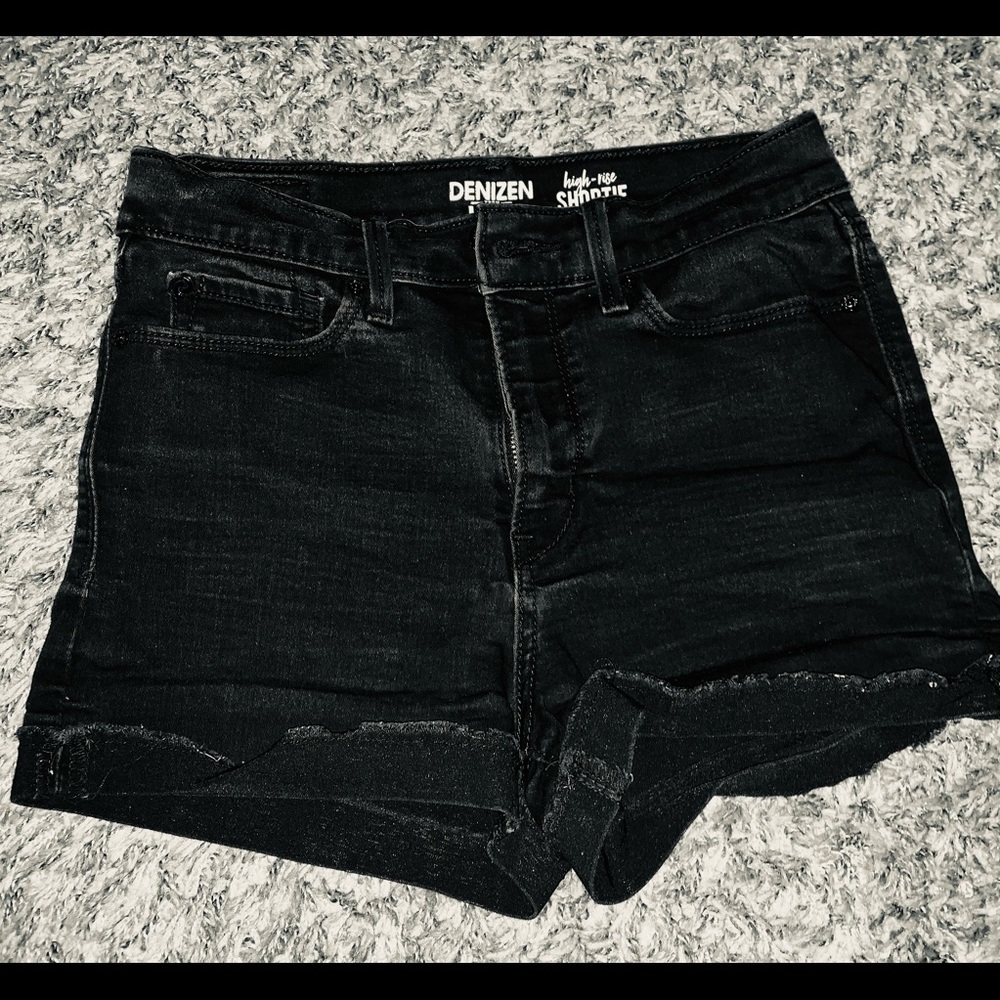 Denizen from Levi all black shorts
